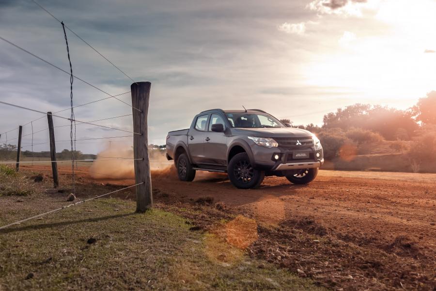  Mitsubishi L200 Triton Motorsports 2020 года  (LA) (фото 4 из 7)